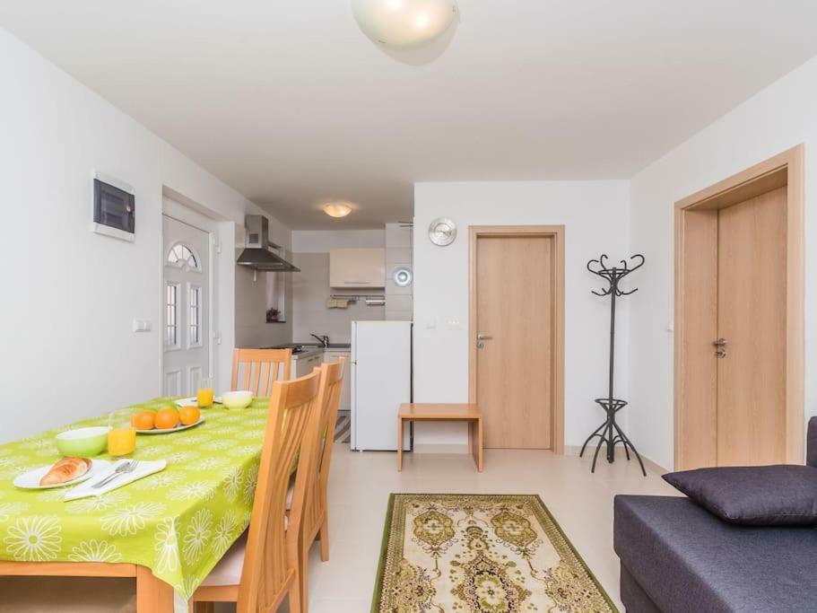 Apartment F-3 Климно Экстерьер фото